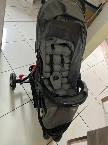 Carrinho Cosco com bebê conforto