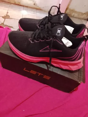 Tênis esportivo feminino número 40