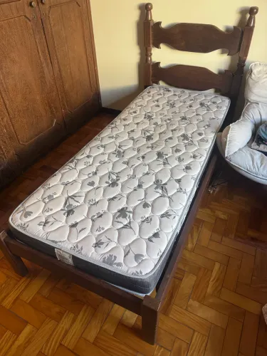 Cama de solteiro de Madeira Maciça 