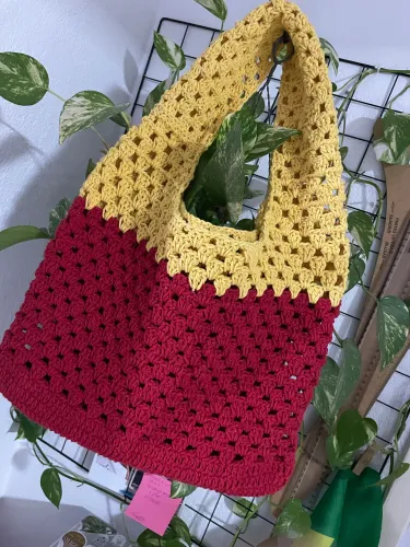 Bolsa artesanal de crochê