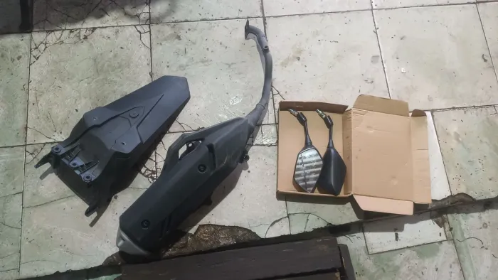 Vendo escapamento retrovisor e rabeta da PCX 2025/26