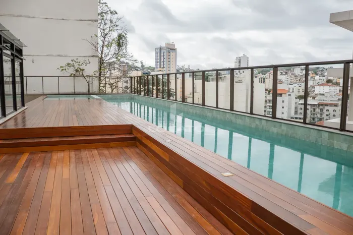 Excelente quarto e sala com móveis planejados e área de lazer