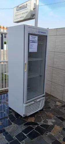 Expositor de bebidas Geladeira expositora Gptu 40 semi novo