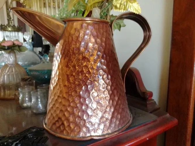 Antigo bule em cobre