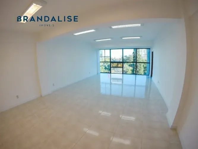 A Brandalise Imoveis aluga sala comercial ampla no centro de canoas