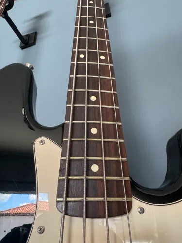 Baixo fender jazz bass