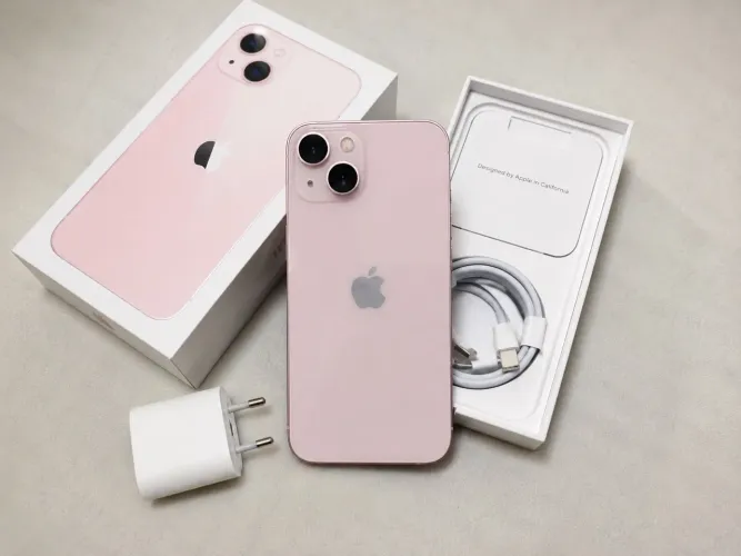 IPhone 13 - com carregador