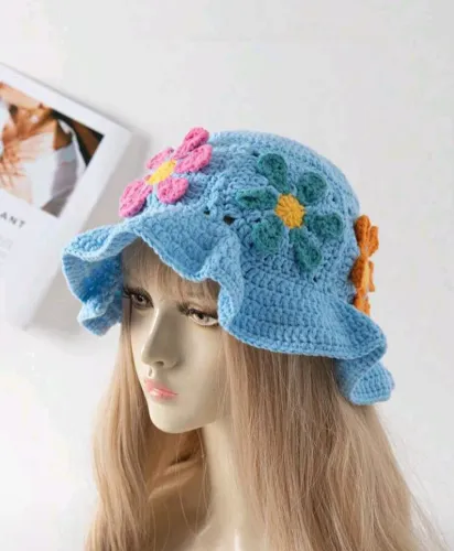 Chapéu de balde feito a mão com crochê 3D de girassol
