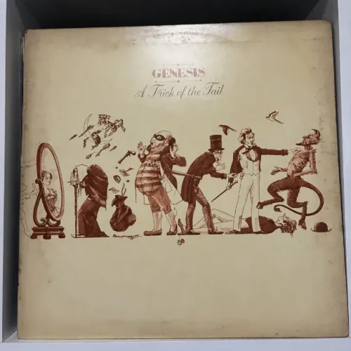LP Vinil Genesis - A Trick Of The Tail (Mídia VG+ e Capa VG com Encarte e Capa Gatefold)