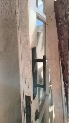 janelas e portas de madeira de demolição