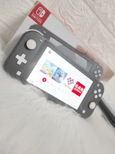 Nintendo Switch Lite Cinza 64gb - DESBLOQUEADO - SEMI NOVO