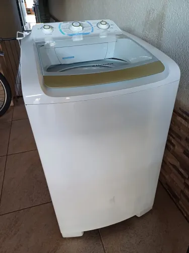 Máquina de Lavar Electrolux 10kg - Para Conserto ou Peças