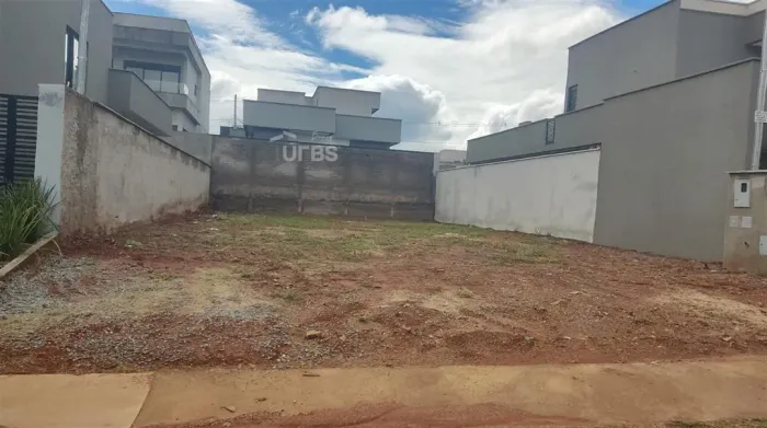 Lote 312m² no Parqueville Jacarandá  Escriturado, Terraplanagem Pronta e Muro de Serviços
