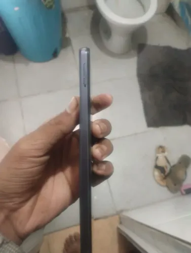 Moto g04s usado trincado só 1 pouco 250