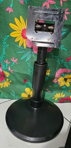 Suporte monitor de mesa