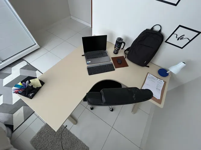 Mesa Escrivaninha de Escritório em MDF Bege - 1,40m x 60cm