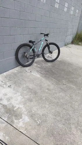 Vende-se bicicleta aro 29,toda zera