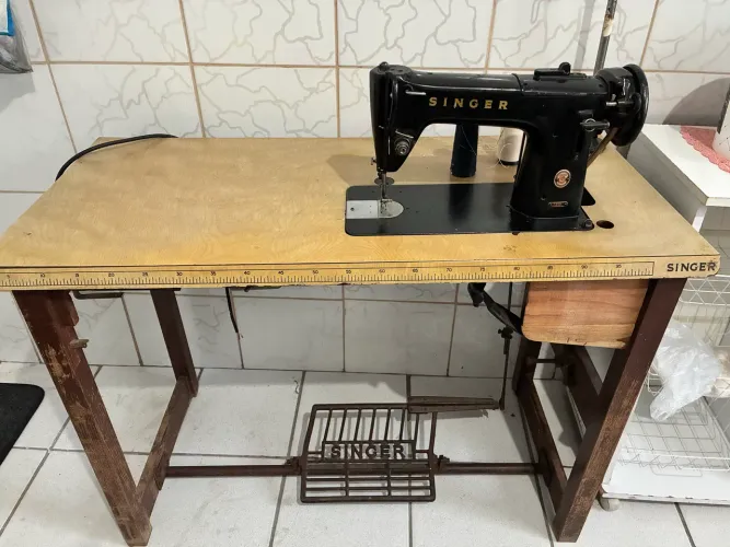 Máquina costura singer reta