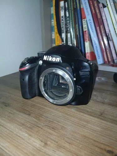 Nikon d3200 (para conserto ; apenas corpo)