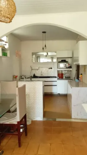 Aluga-se kitnets e casa na suburbana