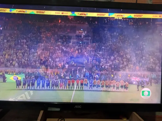 24 polegadas televisão é monitor da marca AOC