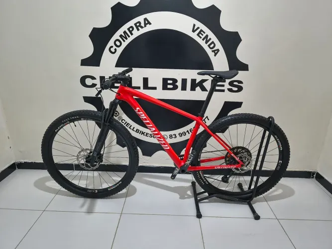 Vendo Specialized epic carbono aro 29 tamanho 17 documentada top demais fazemos entrega !