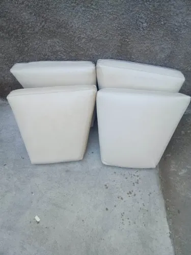 4 Almofadas Antigas Anos 80 em Couro Sintético Branco
