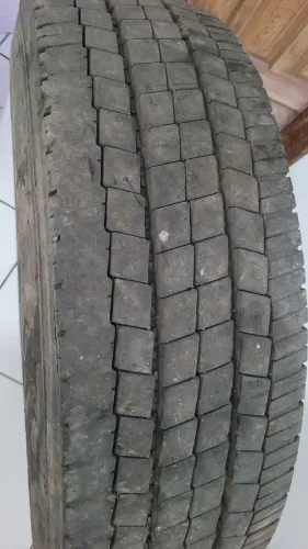 Pneu 215 75 17.5