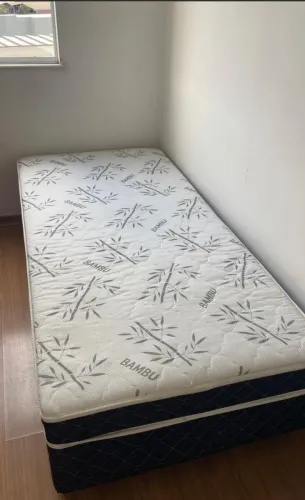Vendo Cama box solteiro, em ótimo estado!