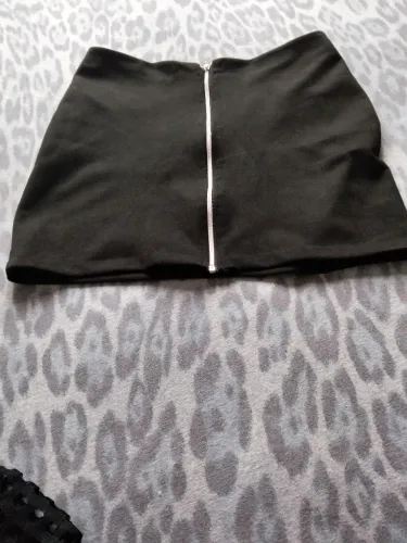 Vendo saia zíper frontal e blusa manga de.tule