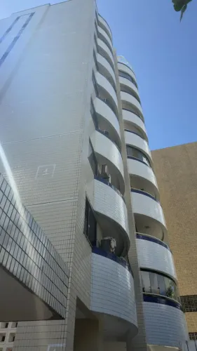 Costa Azul apartamento 3/4, suíte, varanda, excelente localização