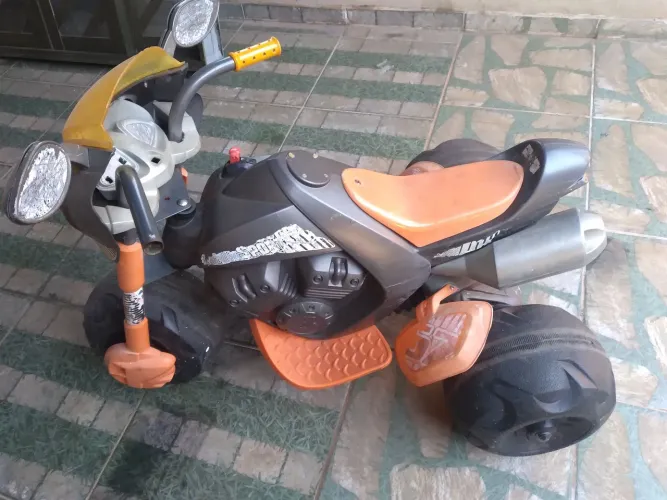 Motoca elétrica infantil