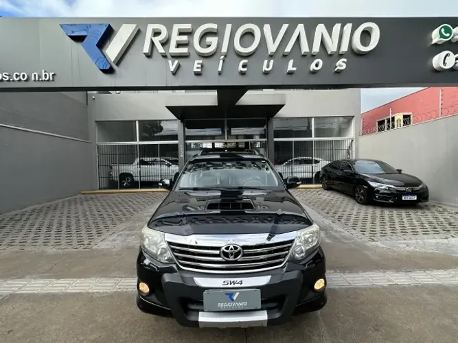 Toyota Hilux SW4 SRV D4-d 4X4 3.0 TDI Dies. AUT 2015