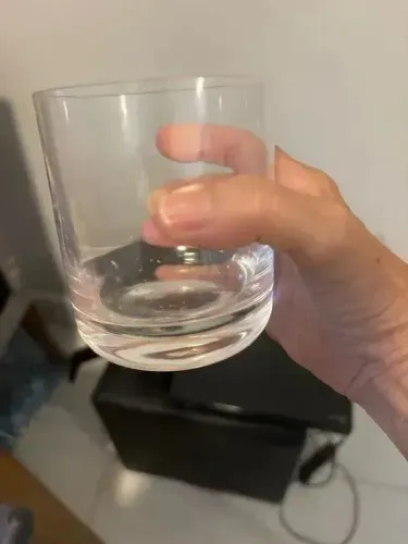 Conjunto de 4 copos de uísque em vidro, perfeitos para servir suas bebidas favoritas 