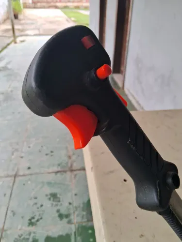 Vendo rocadeira de mato.