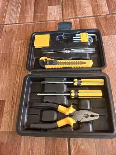 Vendo um kit de ferramenta com 12 peças