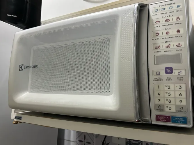 Vendo um microondas Electrolux