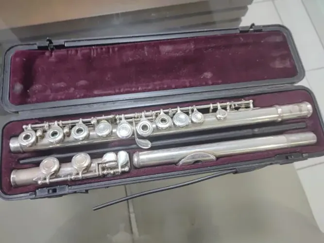 Oportunidade: Flauta Transversal Yamaha YFL-261 Legítima Japonesa