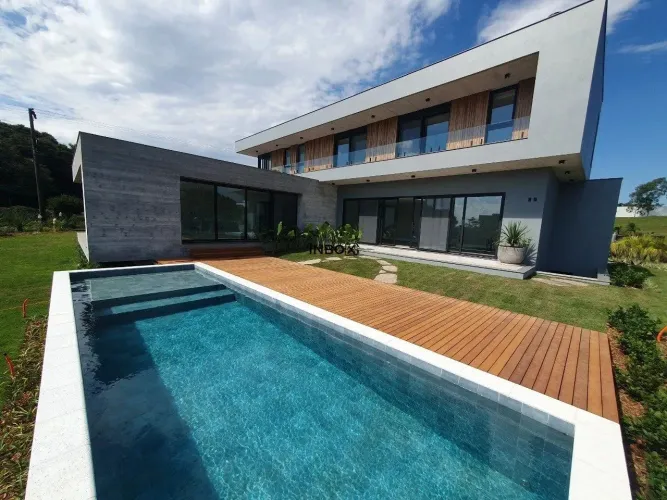 INBOX CIA IMOBILIÁRIA VENDE CASA DE ALTO PADRÃO COM 500M² NO VALE DOS VINHEDOS EM BENTO GO