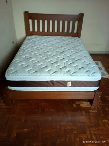 Cama de casal madeira ,colchão de molas
