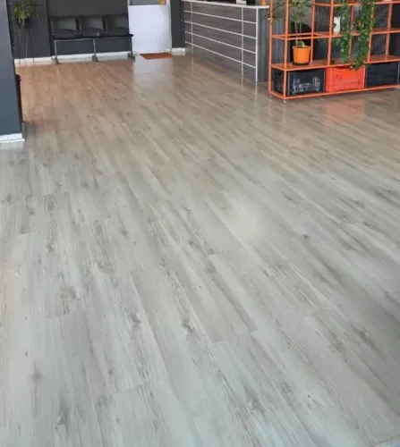 +70m² Piso Laminado Eucafloor Completo c/ Manta e Rodapés +70m