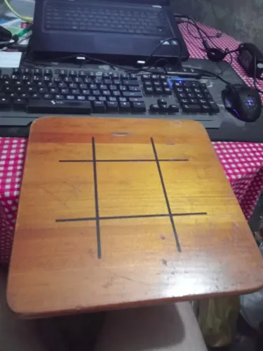 Antigo tabuleiro de jogo da velha e dama em madeira nobre anos 80