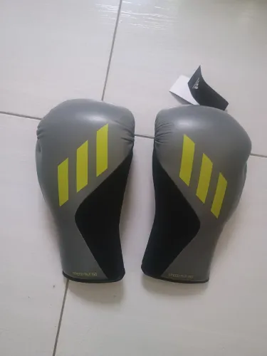Vendo Luva e Short Muay Thai