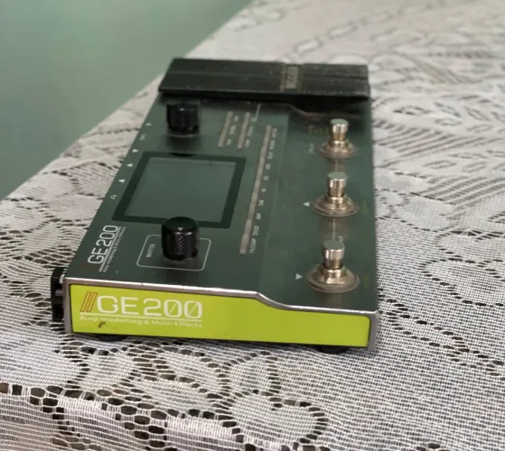 Pedaleira guitarra mooer ge200