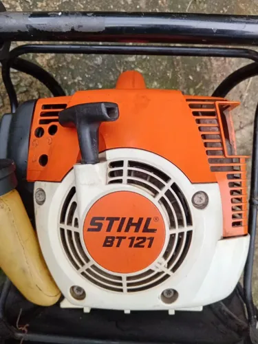 Perfurador de solo Stihl bt 121