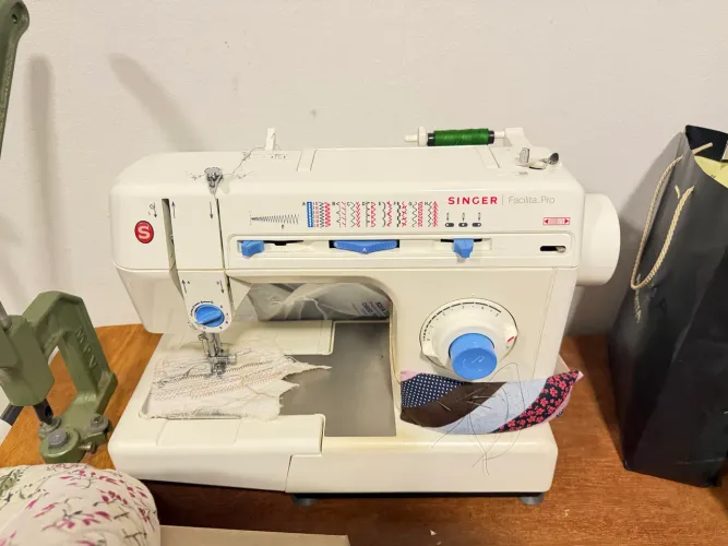 Máquina de costura Singer Facilita Pro