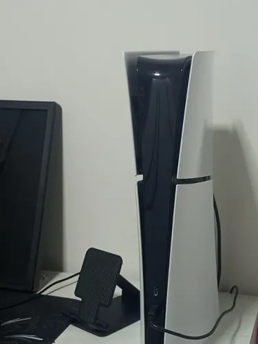 Ps5 slim digital acompanhado de 2 controles sem a caixa