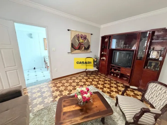 Casa Térrea à Venda no Rudge Ramos com 254m² e 3 Vagas
