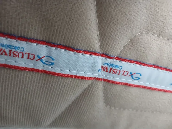 Cama de solteiro quase viúva. 1m de largura. Com excelente baú