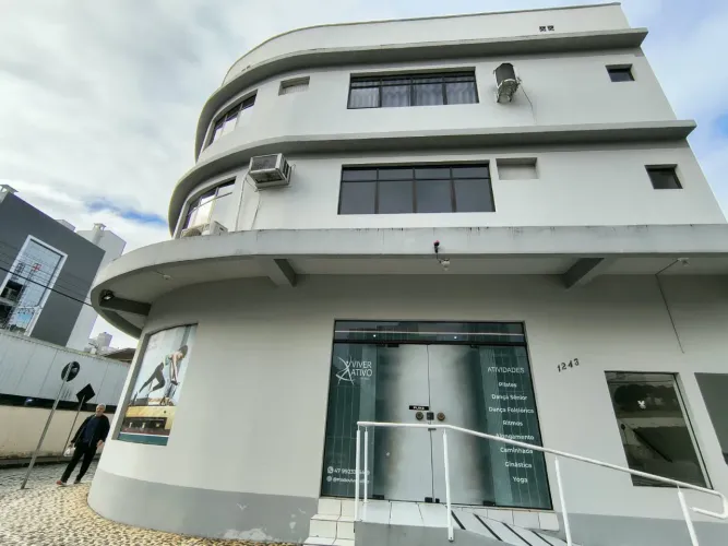Sala comercial disponível para locação no bairro Vila Nova, em Blumenau/SC.